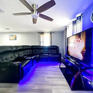 Holiday home Modern, Spacious, Comfy, Queen Beds, Backyard, Sarasota