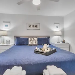 Apartment 2bed 1bath Minutes To Downtown, Beaches, Restaurants, Theaters And, Sarasota