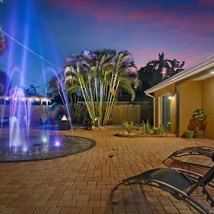 Holiday home Coastal W Amazing Courtyard - Splash Pad!, Sarasota